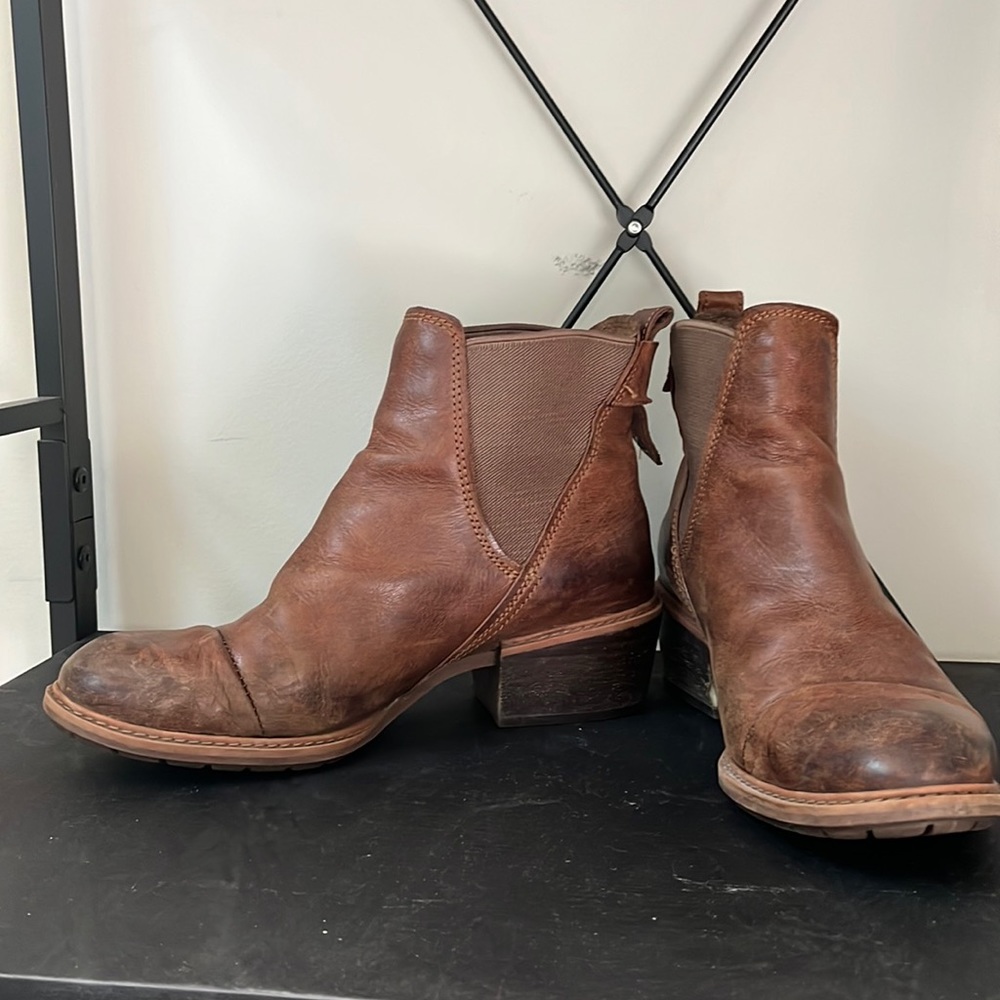 Timberland fall leather booties size 8 brown